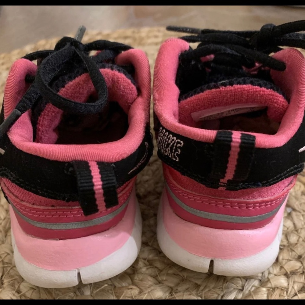 Nike - Picture 3 of 6